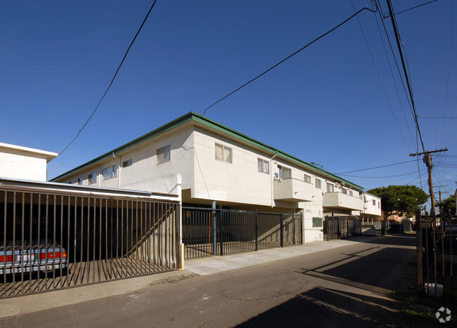 Foto del edificio - 1960 South Holt Avenue