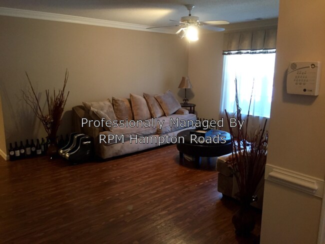 Building Photo - 2543 Old Greenbrier Rd