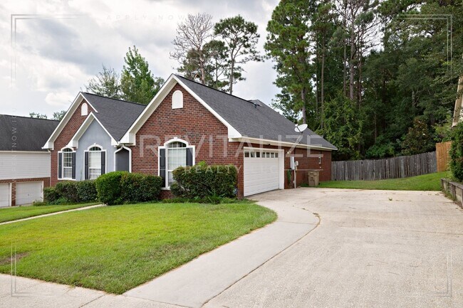 Foto del edificio - Stunning 4 Bedroom/2 Bathroom Home in West...