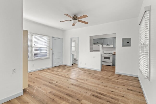 Building Photo - 526 Magnolia Ave