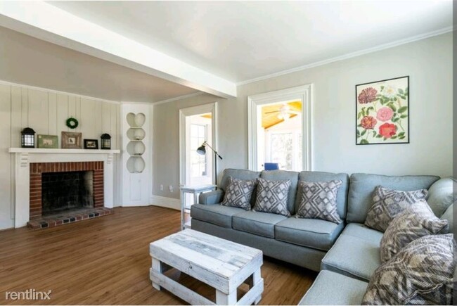 Building Photo - 5 br, 3 bath House - 49 Western Ave