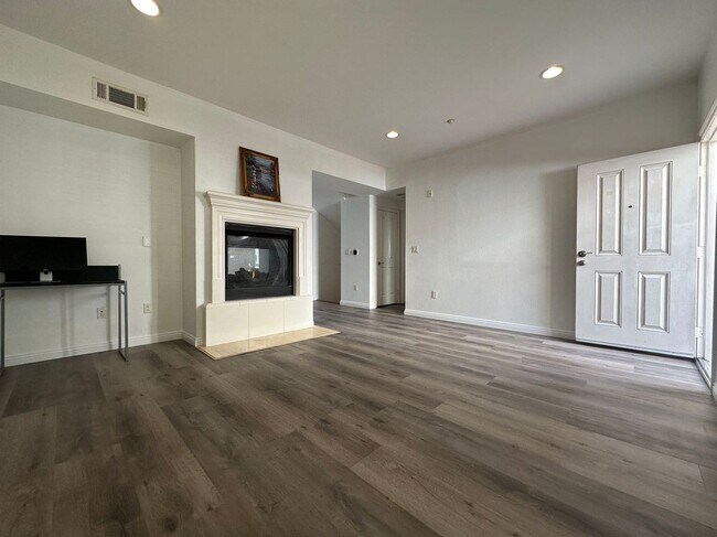 Building Photo - 5 BEDROOM HOME FOR LEASING IN West Covina