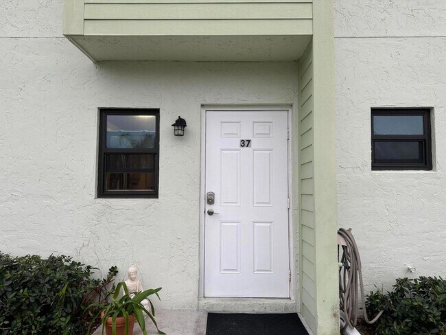 Building Photo - 9417 S Ocean Dr