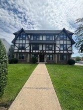 Building Photo - 28 W Neck Rd