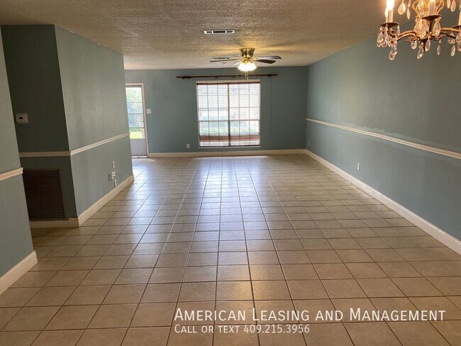 Foto del edificio - Spacious 2/2/2 Patio Home!