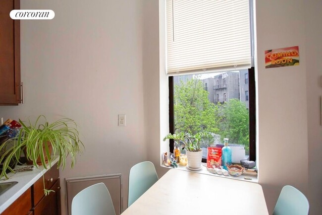 Building Photo - 194 Vernon Ave