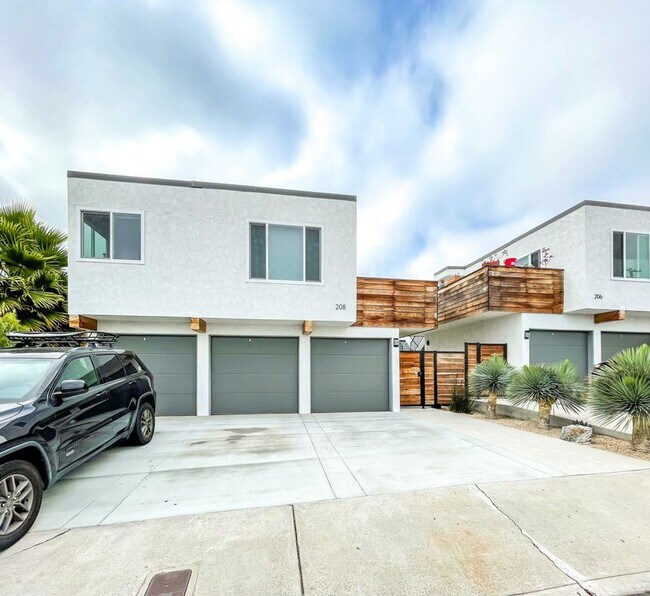 Building Photo - 208 Avenida Victoria