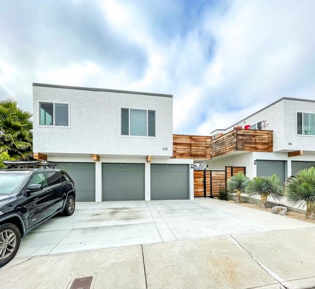 Building Photo - 208 Avenida Victoria