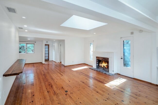 Building Photo - 9862 Easton Dr