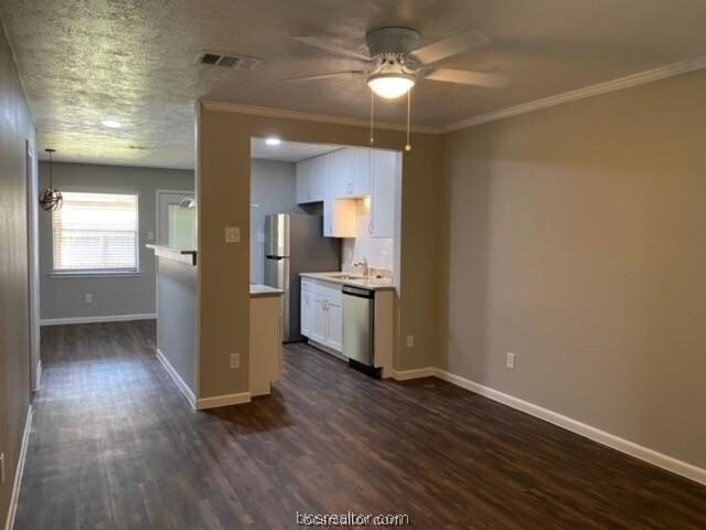 Building Photo - 1401 Airline Drive Unit B