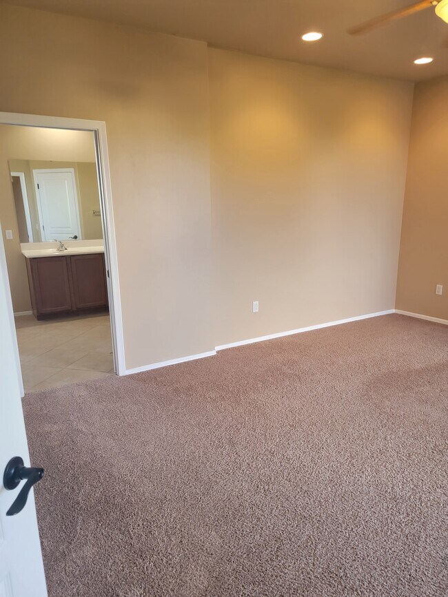 Building Photo - 10329 E Jarod James Pl