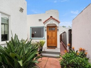 Building Photo - 4732 Oregon St