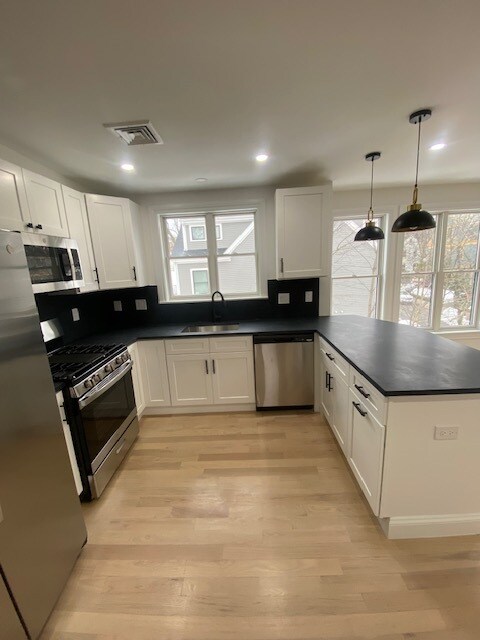 Building Photo - 55 Dustin St