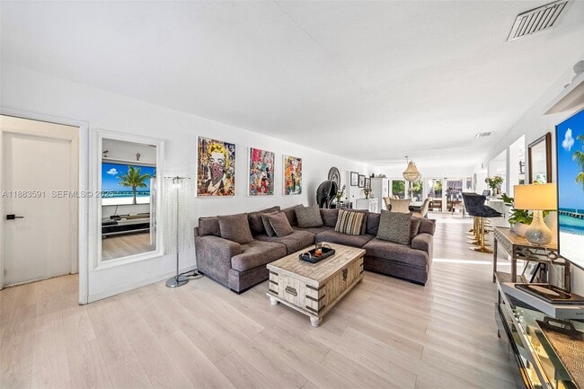 Building Photo - 840 S Shore Dr