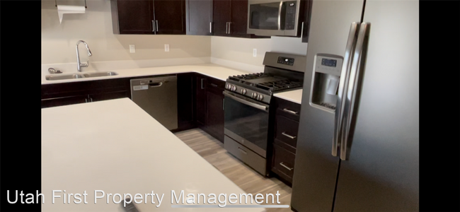 Building Photo - 3 br, 2.5 bath House - 1560 S 1450 W #C