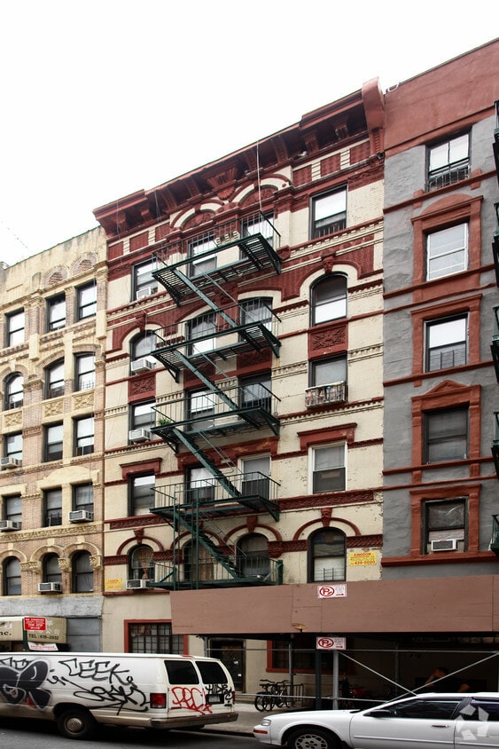 Building Photo - 172 Henry St
