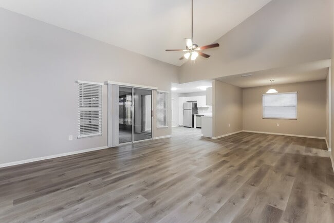 Building Photo - 705 Hazy Meadow Ct