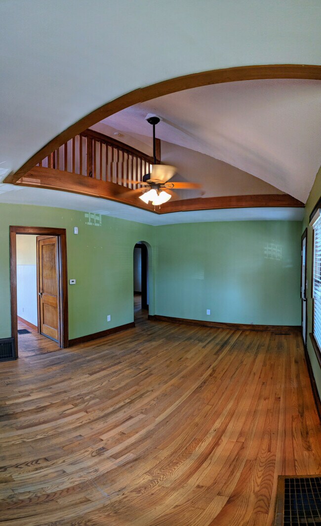 Building Photo - College Ave House Rental