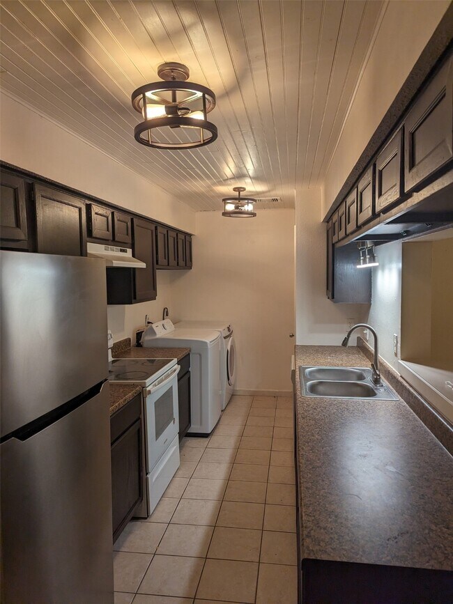 Foto del edificio - 15516 Weldon Dr