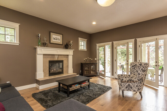 Foto del edificio - Beautiful Newer SW Portland Home With Huge...