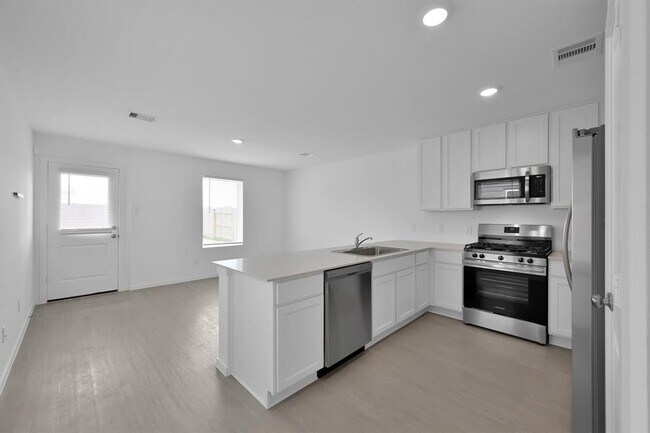 Building Photo - 18271 Via Aurelia Dr