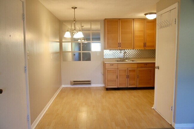 Building Photo - 11 Glen Ave