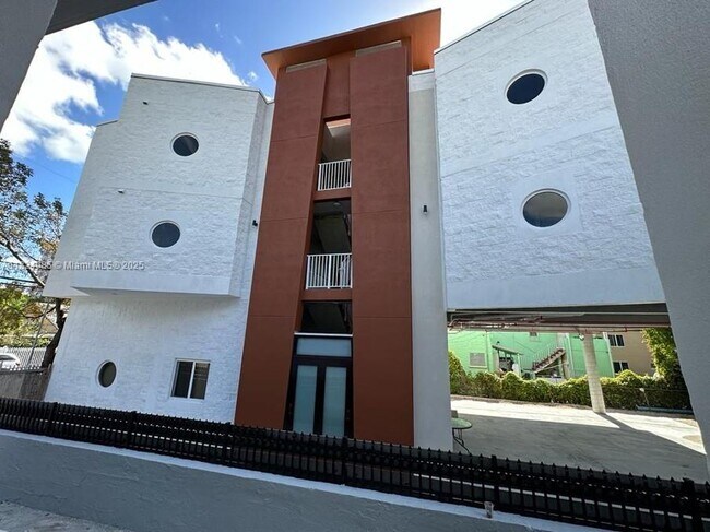 Foto del edificio - 320 SW 13th Ave