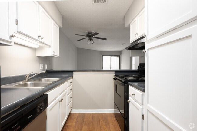2 habitaciones, 2 baños, 915 pies cuadrados, cocina - Hunt Club Apartments, LLC