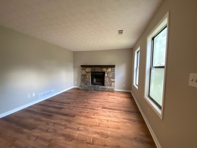 Building Photo - 1062 Dassow Ct