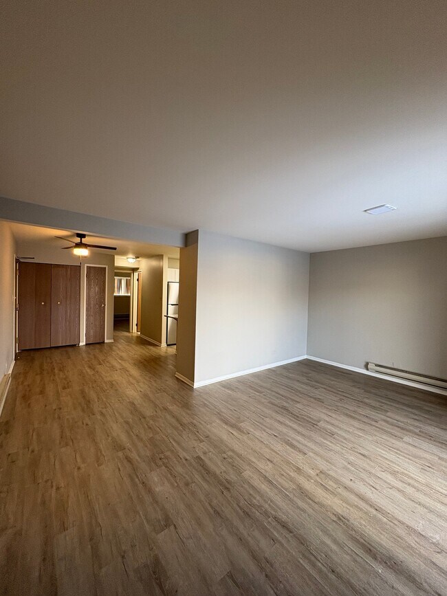 Building Photo - 1348 Geneva Dr