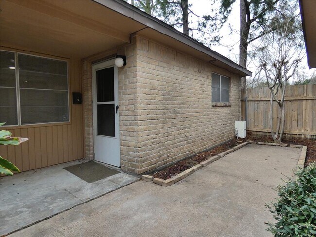 Building Photo - 608 Golfview Dr