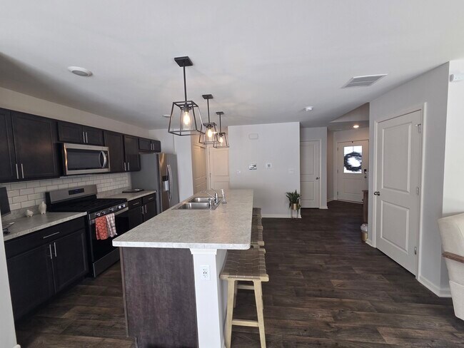 Foto del edificio - 719 Wellington Ln