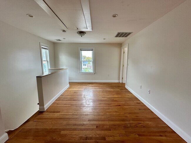 Building Photo - 1173 Sea St