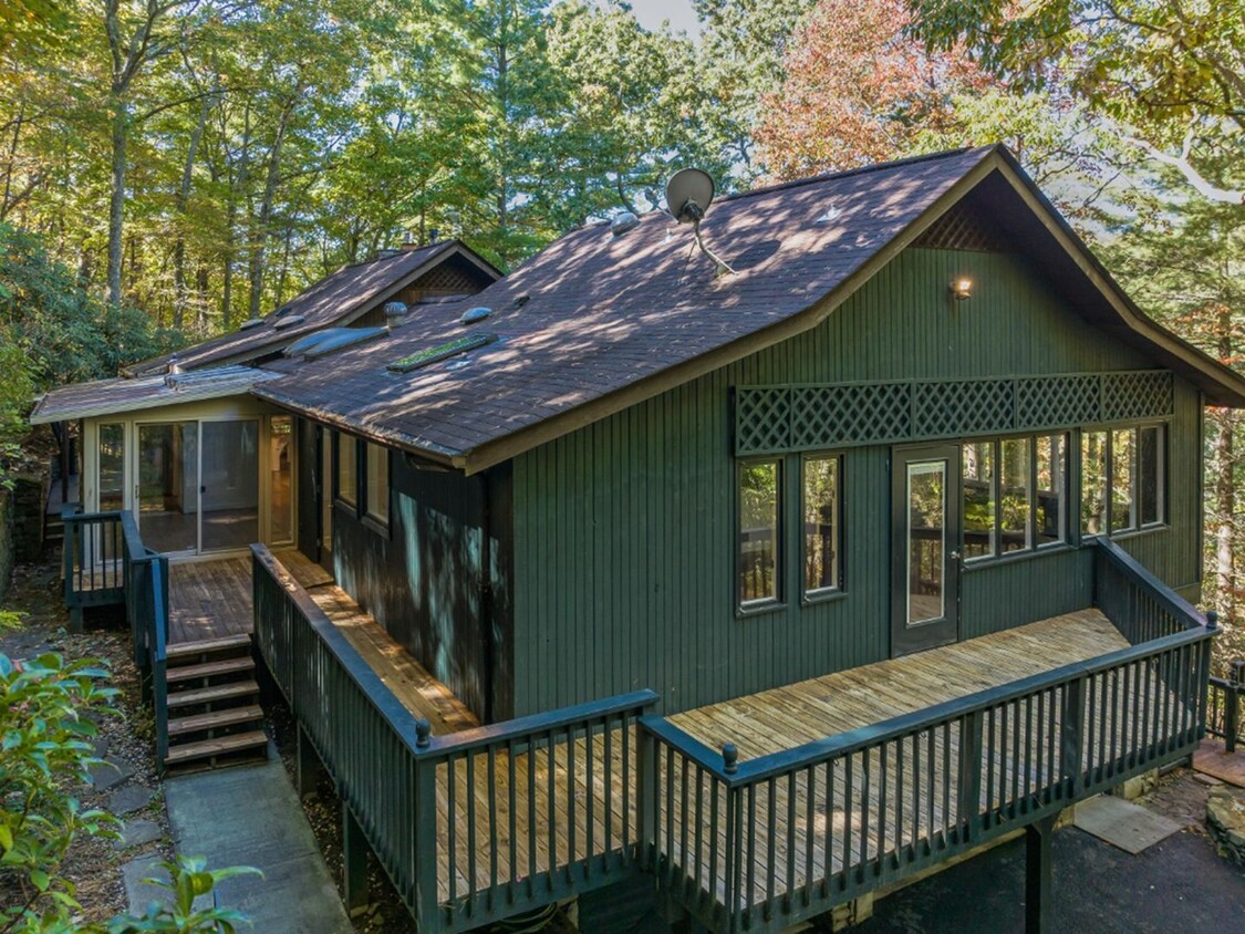 Primary Photo - Central AVL - Large Custom Built Home with...