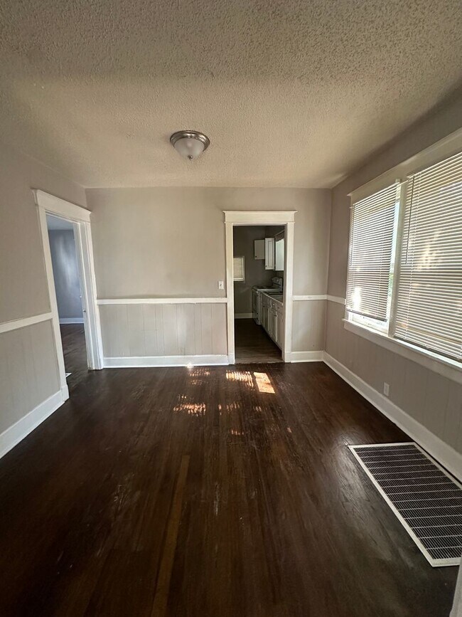 Building Photo - 2 Bedroom South KC Home For Rent