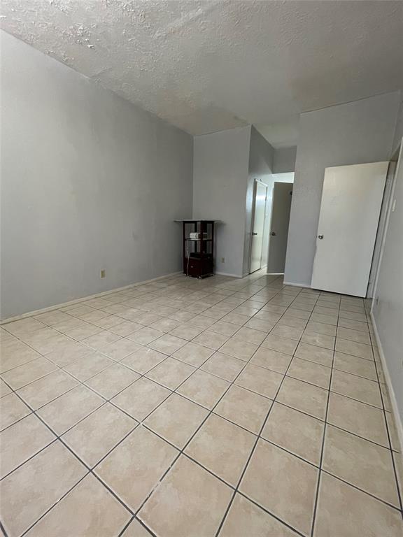 Building Photo - 8250 Park Pl Blvd