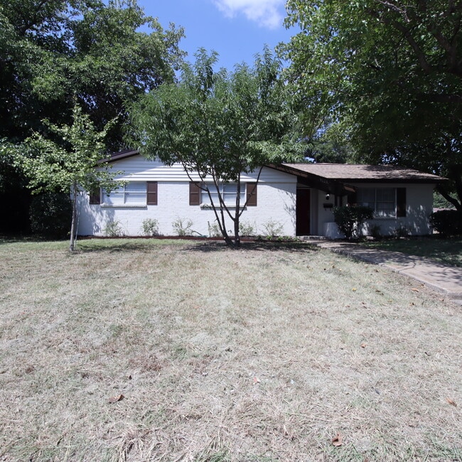 Building Photo - 3629 Venice Dr