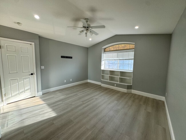 Building Photo - 880 Arches Ct