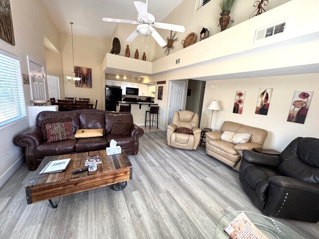 Foto del edificio - 890 Kitty Hawk Dr