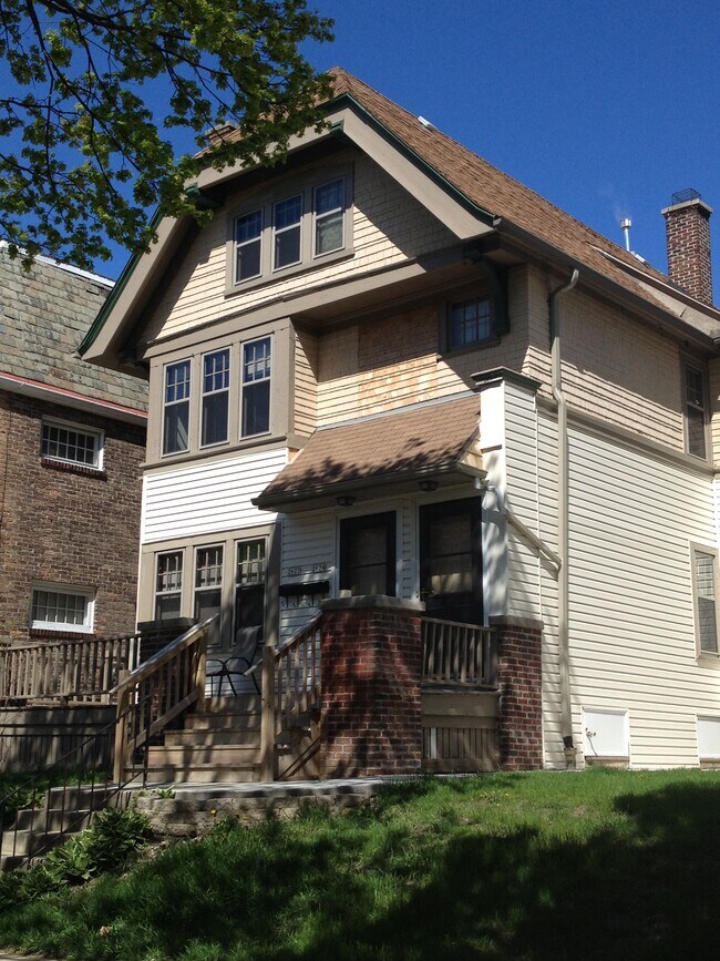 2624 N Stowell Ave, Milwaukee, WI 53211 Apartments in Milwaukee, WI