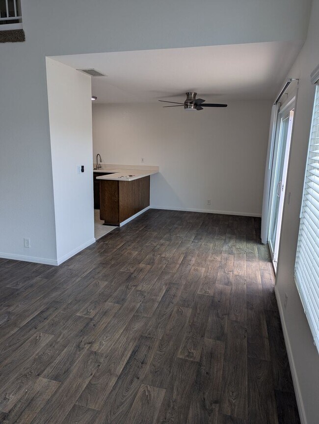 Foto del edificio - 3 Bed/2 Bath Townhome in Poway
