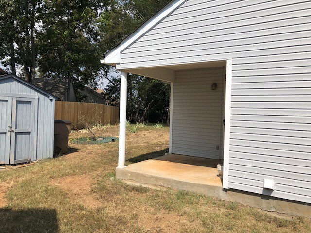 Building Photo - 605 N Stonegate Ct