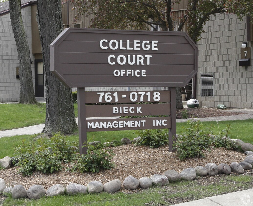 College Court Apartments Oak Creek, WI