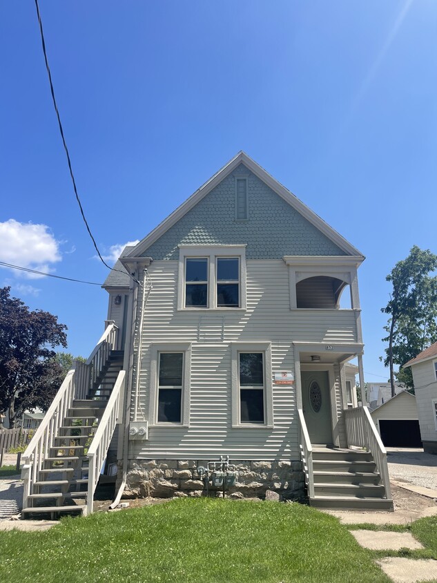 Foto principal - 852 Elmwood Ave