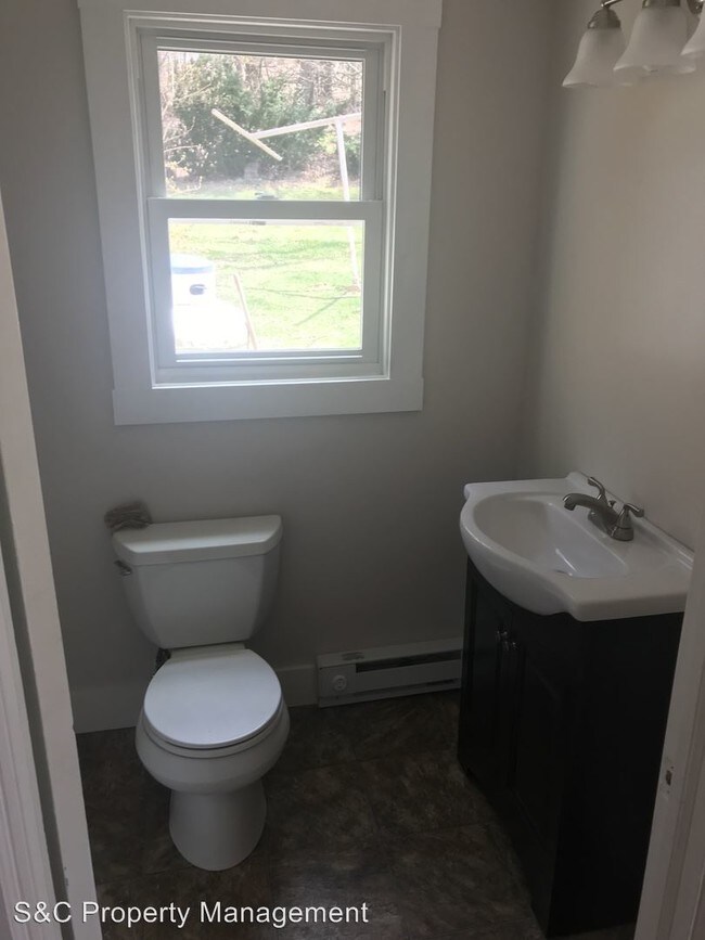 Building Photo - 2 br, 1 bath Apartment - 166 Hall Hill Road