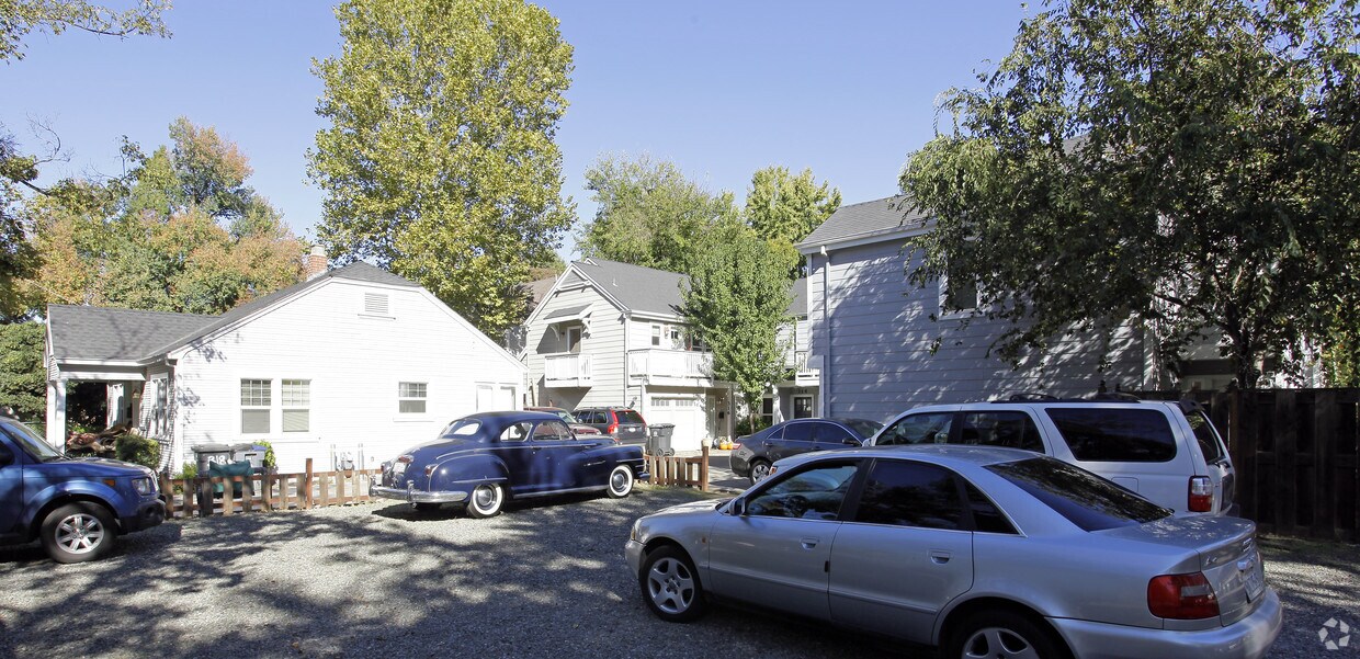 Building Photo - 310-318 D St