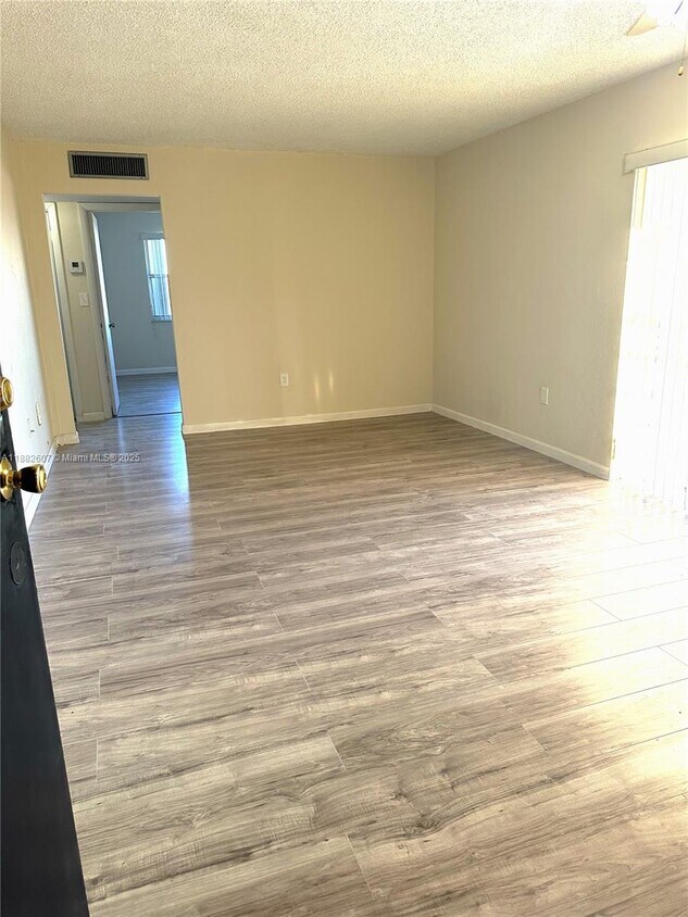 Foto principal - 6575 W 4th Ave