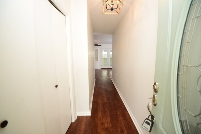 Building Photo - 1608 S 1st Pl