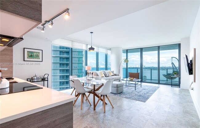 Foto del edificio - 650 NE 32nd St