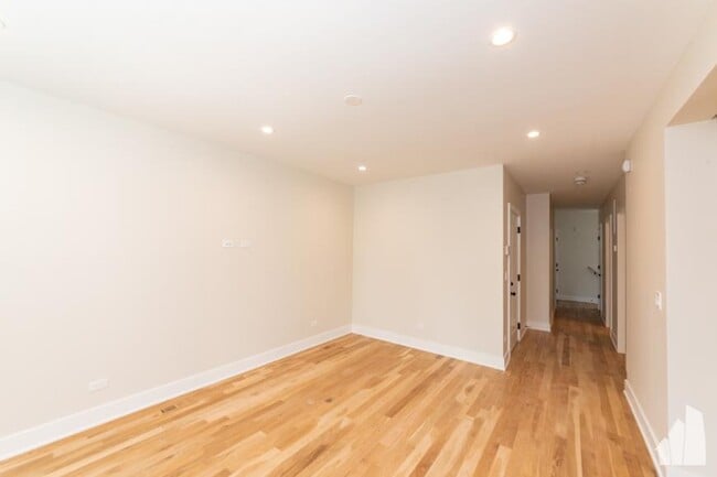 Building Photo - 2 bedroom in Chicago IL 60625
